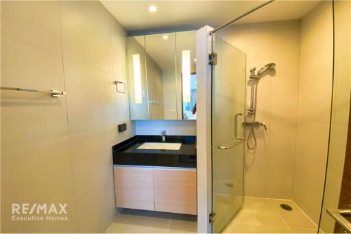 Luxurious Pet-Friendly 4-Bedroom Penthouse Condo for Rent in Sukhumvit 55 BTS Thonglor