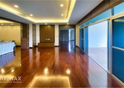 Luxurious 4-Bed Penthouse with Maid