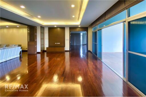 Luxurious 4-Bed Penthouse with Maid