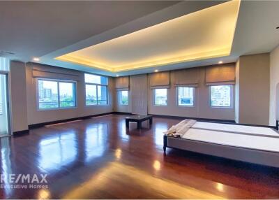 Luxurious 4-Bed Penthouse with Maid