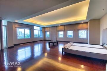 Luxurious 4-Bed Penthouse with Maid