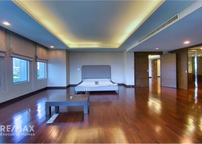 Luxurious 4-Bed Penthouse with Maid