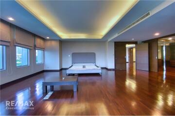 Luxurious 4-Bed Penthouse with Maid