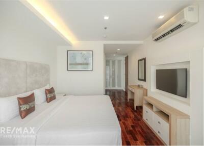 Luxurious High-Floor 2 Bedroom Condo for Rent in Sukhumvit 20 - Newly Renovated