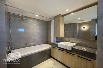 Spacious New Condo for Rent near BTS Ekamai