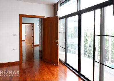 Pet-Friendly Townhouse for Rent near Phrom Phong BTS Station