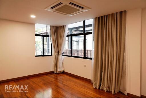 Pet-Friendly Townhouse for Rent near Phrom Phong BTS Station