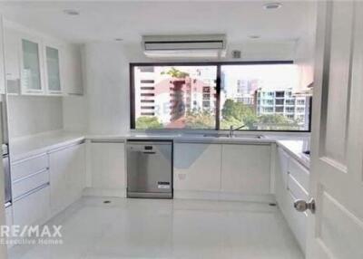Pet-Friendly 31 Bedroom Condo with Big Balcony in Newly Renovated Thonglor Development