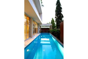 Modern Resort Style Single House with Pool for Rent in Thonglor Soi 21