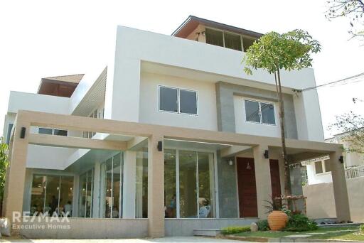 Modern Resort Style Single House with Pool for Rent in Thonglor Soi 21