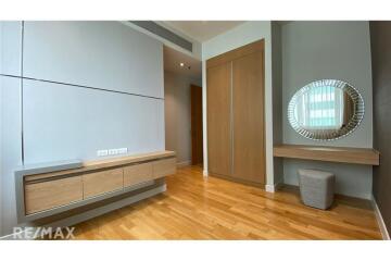 Newly Renovated 3 Bedroom Millennium Residence - Condo near BTS Asok (13 Mins Walk)