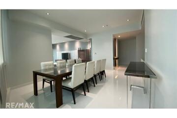 Newly Renovated 3 Bedroom Millennium Residence - Condo near BTS Asok (13 Mins Walk)