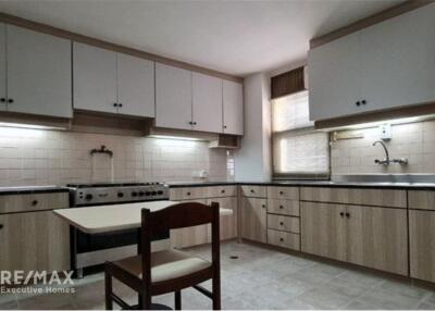 Pet Friendly 3 Bedroom Low Rise Condo for Rent in Sukhumvit