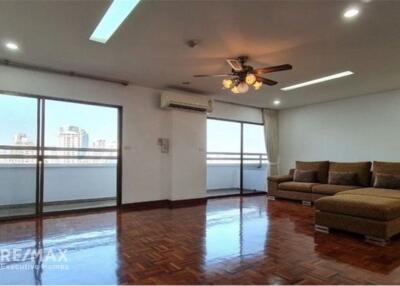 Pet Friendly 3 Bedroom Low Rise Condo for Rent in Sukhumvit