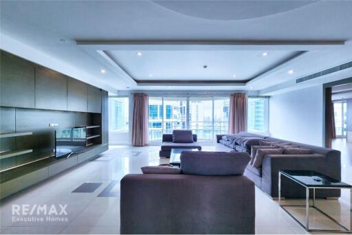 Luxurious 4 Bedroom Penthouse with Exclusive Floor, Pet-Friendly, near BTS Phrom Phong