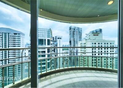 Luxurious 4 Bedroom Penthouse with Exclusive Floor, Pet-Friendly, near BTS Phrom Phong