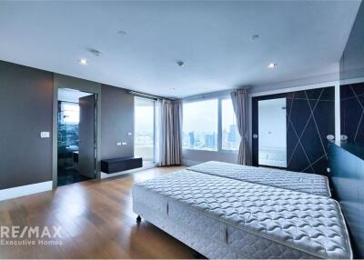 Luxurious 4 Bedroom Penthouse with Exclusive Floor, Pet-Friendly, near BTS Phrom Phong