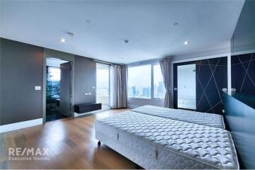 Luxurious 4 Bedroom Penthouse with Exclusive Floor, Pet-Friendly, near BTS Phrom Phong