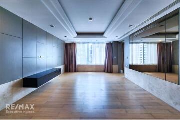 Luxurious 4 Bedroom Penthouse with Exclusive Floor, Pet-Friendly, near BTS Phrom Phong