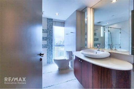 Luxurious 4 Bedroom Penthouse with Exclusive Floor, Pet-Friendly, near BTS Phrom Phong