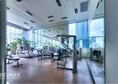 Luxurious 4 Bedroom Penthouse with Exclusive Floor, Pet-Friendly, near BTS Phrom Phong