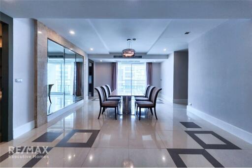 Luxurious 4 Bedroom Penthouse with Exclusive Floor, Pet-Friendly, near BTS Phrom Phong