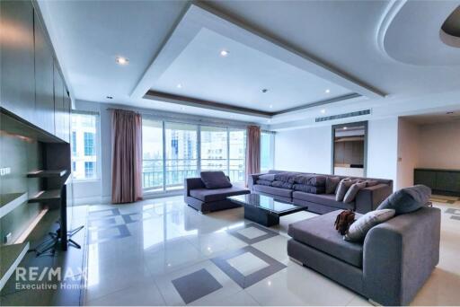 Luxurious 4 Bedroom Penthouse with Exclusive Floor, Pet-Friendly, near BTS Phrom Phong