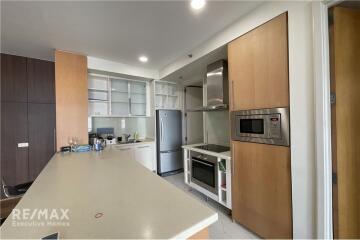 Newly Renovated 2 Bedroom Condo near MRT Si Lom - 9 Mins Walk to The Legend Saladaeng