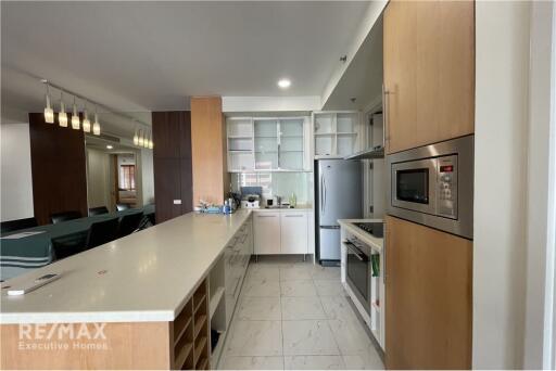 Newly Renovated 2 Bedroom Condo near MRT Si Lom - 9 Mins Walk to The Legend Saladaeng