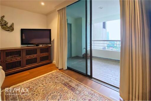 Hot Deal! New Price 33.5M Condo near BTS Thong Lo - Must Sell Now! Call Us Today