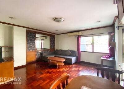 Pet-Friendly 2 BR Condo with Balcony in Sukhumvit Soi 8