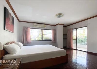 Pet-Friendly 2 BR Condo with Balcony in Sukhumvit Soi 8