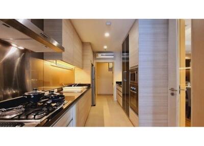 Modern 3 Bedroom Condo for Rent in Prime Promphong Area