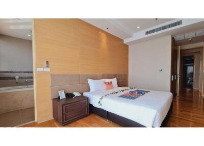 Modern 3 Bedroom Condo for Rent in Prime Promphong Area