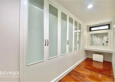 Spacious 3 Bedroom Condo for Rent near BTS Nana Station