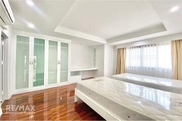 Spacious 3 Bedroom Condo for Rent near BTS Nana Station