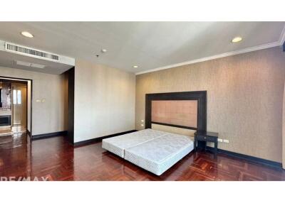 Spacious 2 Bedrooms Condo for Sale on High Floor @ Lake Green  9 Mins Walk to BTS Nana