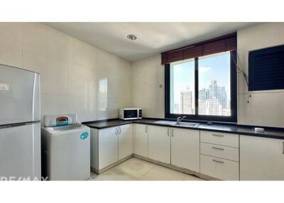 Spacious 2 Bedrooms Condo for Sale on High Floor @ Lake Green  9 Mins Walk to BTS Nana