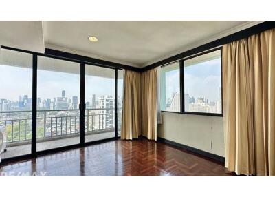 Spacious 2 Bedrooms Condo for Sale on High Floor @ Lake Green  9 Mins Walk to BTS Nana