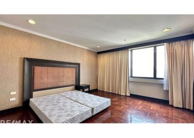 Spacious 2 Bedrooms Condo for Sale on High Floor @ Lake Green  9 Mins Walk to BTS Nana