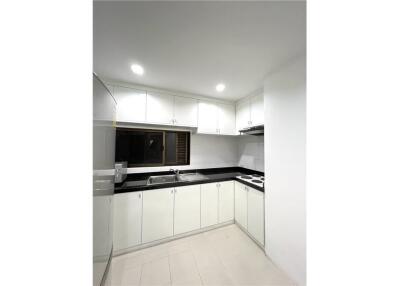 For Rent: Acadamia Grand Tower - Spacious 2 Bedrooms, Newly Renovated, 8 Mins Walk to BTS Phrom Phong