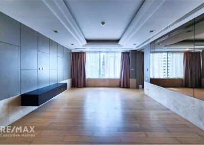 Luxurious 4 Bedroom Penthouse with Exclusive Floor, Pet Friendly, Near BTS Phrom Phong