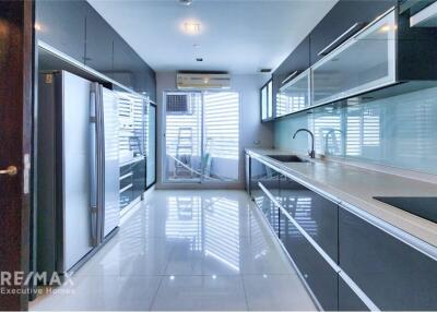 Luxurious 4 Bedroom Penthouse with Exclusive Floor, Pet Friendly, Near BTS Phrom Phong