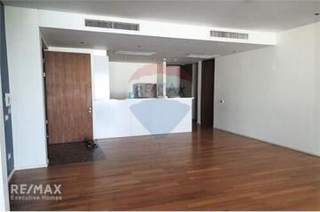 Spacious 3 Bedroom Condo with Lake View and Big Balcony near BTS Asok