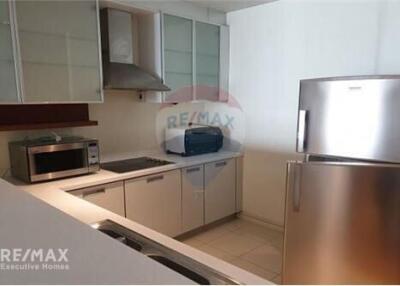 Spacious 3 Bedroom Condo with Lake View and Big Balcony near BTS Asok