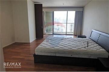 Spacious 3 Bedroom Condo with Lake View and Big Balcony near BTS Asok