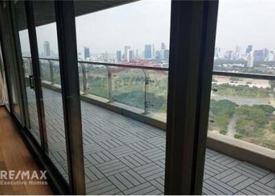 Spacious 3 Bedroom Condo with Lake View and Big Balcony near BTS Asok