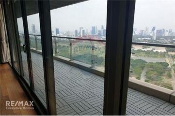 Spacious 3 Bedroom Condo with Lake View and Big Balcony near BTS Asok