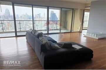 Spacious 3 Bedroom Condo with Lake View and Big Balcony near BTS Asok