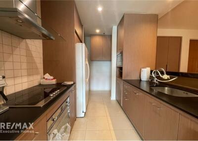 Stunning Lake View 2 Bedroom Condo 5 Mins from BTS Asok